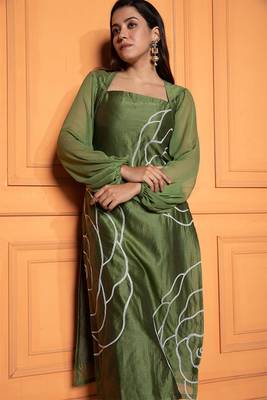 Moss green kurta set with aari embroidery 5