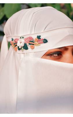 White partywear | luxury | handwork premium naqab 1