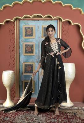 Nikhaar black embroidered georgette stitched trouser kurta & dupatta  1