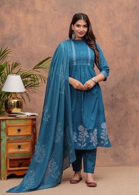 Women blue printed straight kurta suit set 2