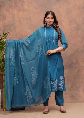 Women blue printed straight kurta suit set 4