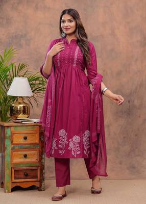 Women maroon printed straight kurta suit set 2