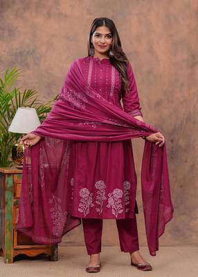 Women maroon printed straight kurta suit set 4