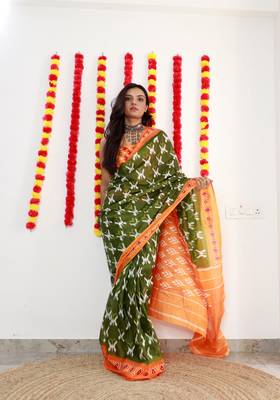 Green Cotton Printed Saree With Blouse 1