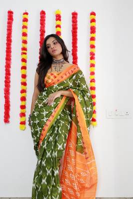 Green Cotton Printed Saree With Blouse 4