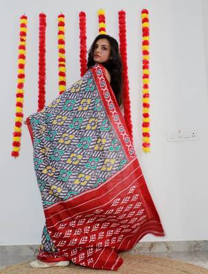 Grey Cotton Printed Saree With Blouse 2