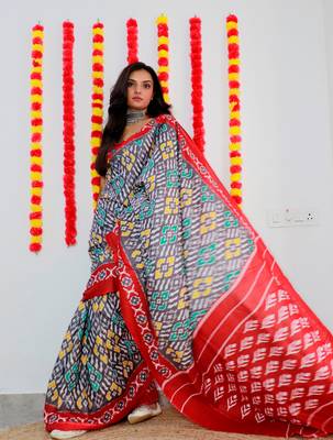 Grey Cotton Printed Saree With Blouse 3