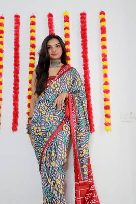 Grey Cotton Printed Saree With Blouse 4