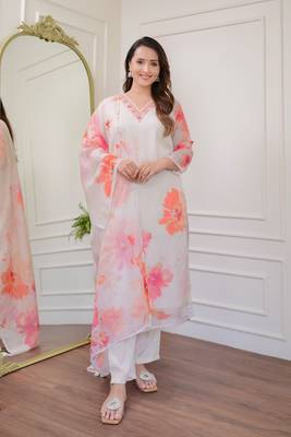 Off white colour beautiful floral printed ethnic classy salwar suit 1