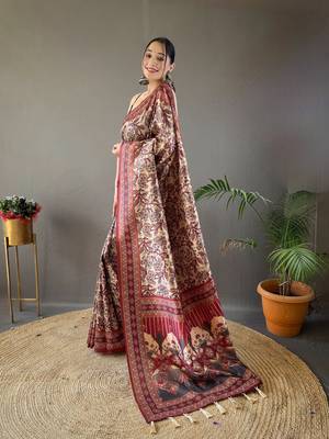Cream Kalamkari style cotton bland print work saree with Blouse 2