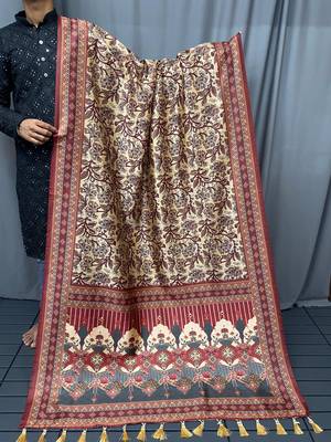Cream Kalamkari style cotton bland print work saree with Blouse 4