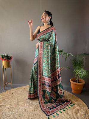 Green Kalamkari style cotton bland print work saree with Blouse 3