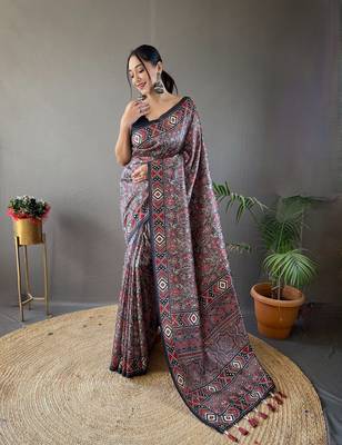 Grey Kalamkari style cotton bland print work saree with Blouse 1