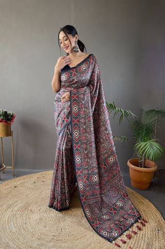 Grey Kalamkari style cotton bland print work saree with Blouse