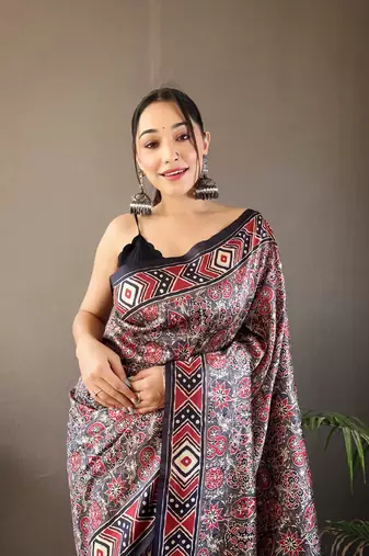 Grey Kalamkari style cotton bland print work saree with Blouse