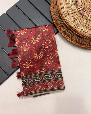 Red Kalamkari style cotton bland print work saree with Blouse 5