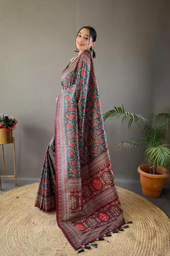 Blue Kalamkari style cotton bland print work saree with Blouse