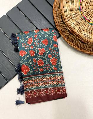 Blue Kalamkari style cotton bland print work saree with Blouse 5