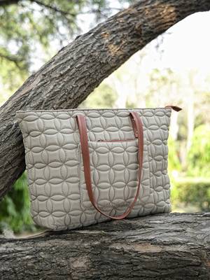 uno beige maple leaf quilted polyester tote bag 1