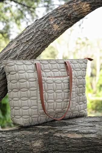 uno beige maple leaf quilted polyester tote bag