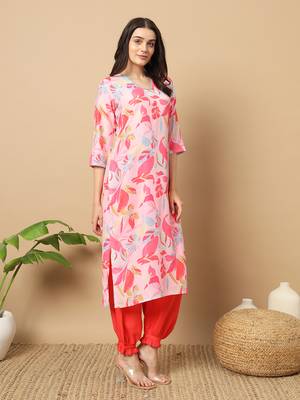WOMEN'S EXCLUSIVE MUSLIN WITH DIGITAL MULTICOLOR PRINTED WITH FULL STITCHED KURTI SET 1