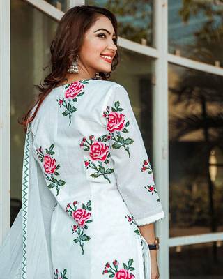 Womens Rayon Floral Handprinted Designer Kurti With Pant & Dupatta Set 2