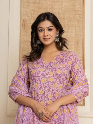  lavander floral print cotton straight style kurta and dhoti pants with dupatta set 5