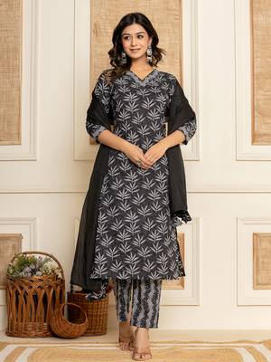  black floral print cotton straight kurta and trousers with dupatta set 2