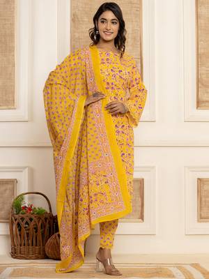  yellow printed pakistani style kurta and trousers with dupatta set 2