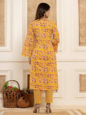  yellow printed pakistani style kurta and trousers with dupatta set 3