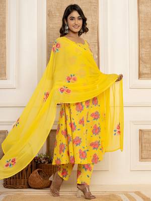  yellow floral print cotton a-line style kurta and trousers with dupatta set 2
