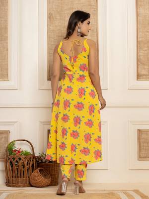  yellow floral print cotton a-line style kurta and trousers with dupatta set 3