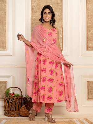  peach floral print cotton a-line style kurta and trousers with dupatta set 1
