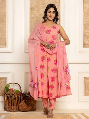  peach floral print cotton a-line style kurta and trousers with dupatta set 2