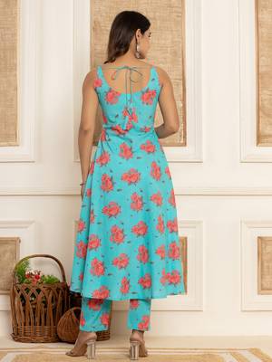  blue floral print cotton a-line style kurta and trousers with dupatta set 3