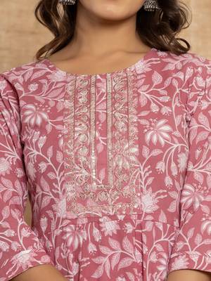  mauve floral print anarkali style kurta and trousers with dupatta set 4