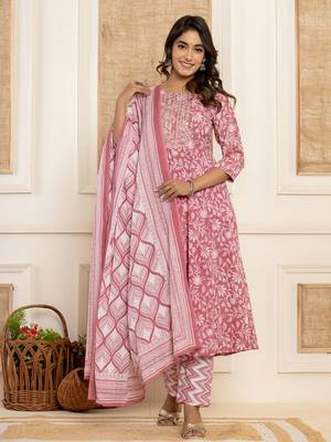  mauve floral print anarkali style kurta and trousers with dupatta set 5