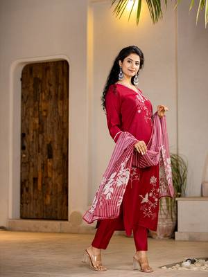  red embroidered silk blend straight suit set 2