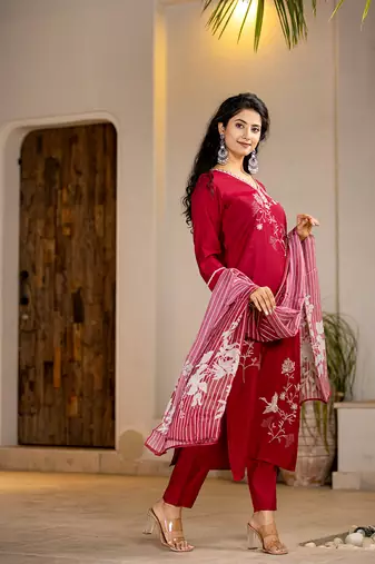  red embroidered silk blend straight suit set