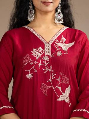  red embroidered silk blend straight suit set 4