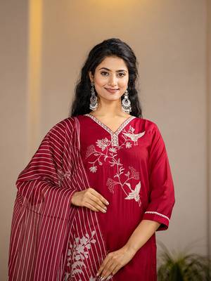  red embroidered silk blend straight suit set 5