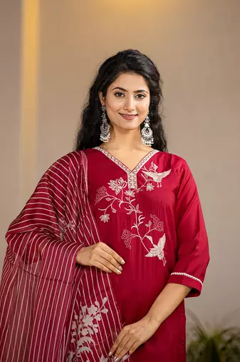  red embroidered silk blend straight suit set
