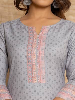  green cotton a-line kurta with digital print 4