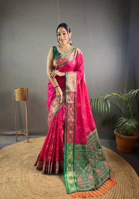 Women Pink Patola Silk Saree And Zari Weaving  Rich Pallu Saree With Blouse For Women 1