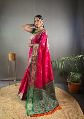 Women Pink Patola Silk Saree And Zari Weaving  Rich Pallu Saree With Blouse For Women 2