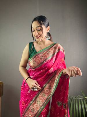 Women Pink Patola Silk Saree And Zari Weaving  Rich Pallu Saree With Blouse For Women 3