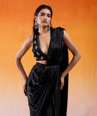 Black Embelllished & Embroidered Saree Set 4