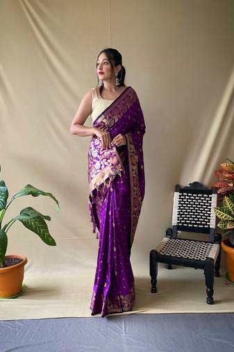 Women Purple Soft Banarasi silk blend Saree Zari Weaving Rich Pallu Saree With Blouse For Women