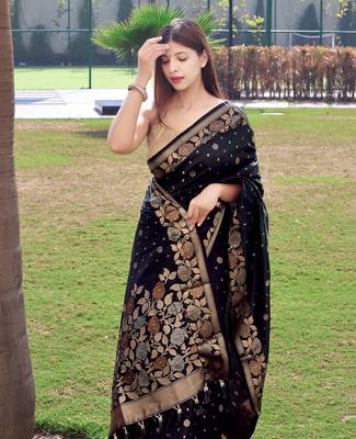 Women Black Soft Banarasi silk blend Saree Zari Weaving Rich Pallu Saree With Blouse For Women 3
