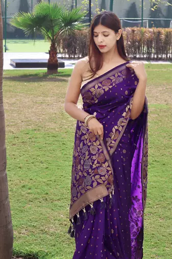 Women Dark Purple Soft Banarasi silk blend Saree Zari Weaving Rich Pallu Saree With Blouse For Women